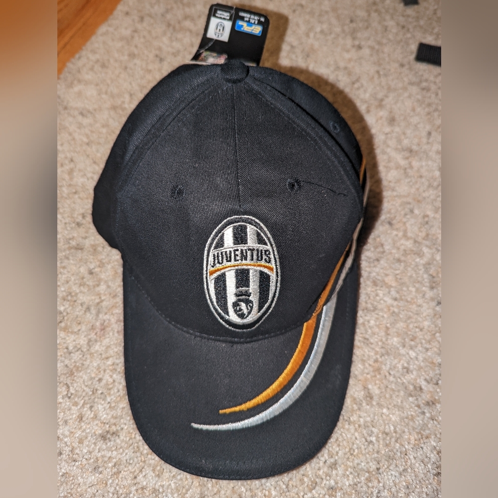 Juventus snap back hat one size w/ tags